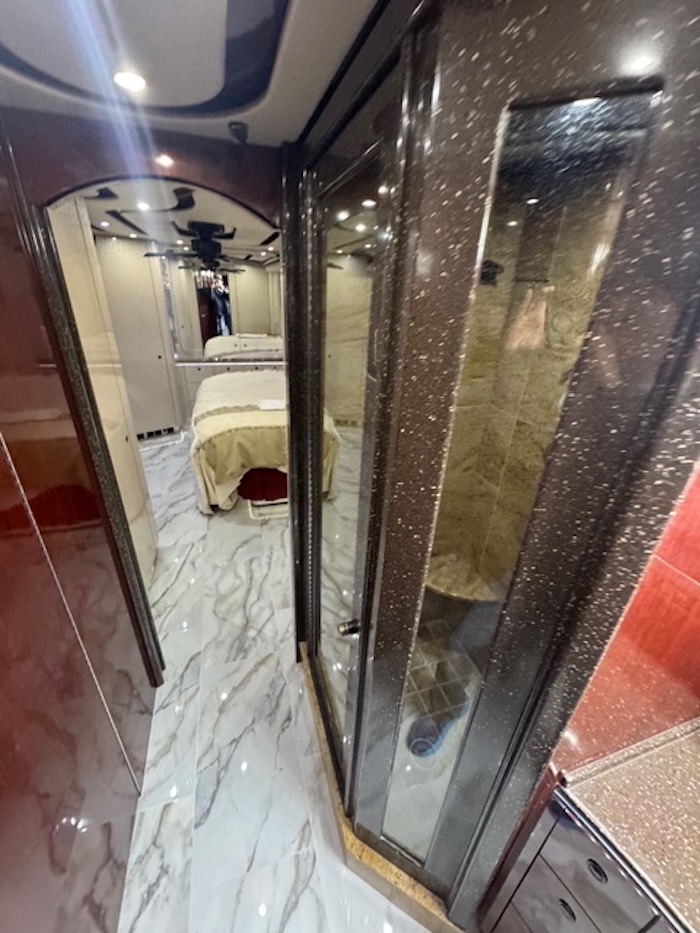 2010 Prevost Featherlite H3-45 For Sale