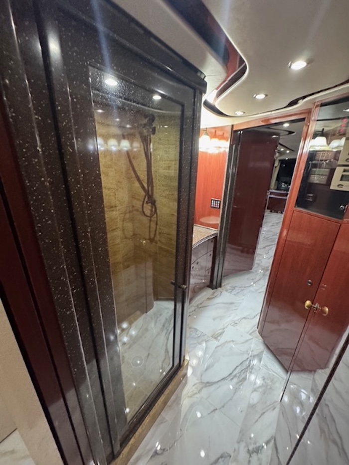 2010 Prevost Featherlite H3-45 For Sale