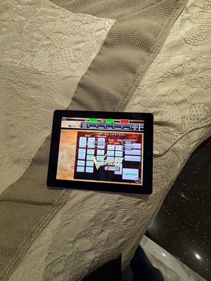 2010 Prevost Featherlite H3-45 For Sale