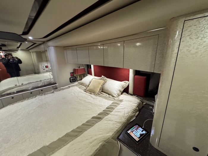 2010 Prevost Featherlite H3-45 For Sale