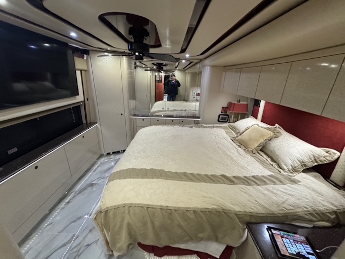 2010 Prevost Featherlite H3-45 For Sale