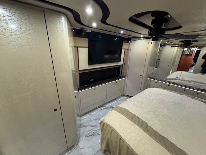 2010 Prevost Featherlite H3-45 For Sale