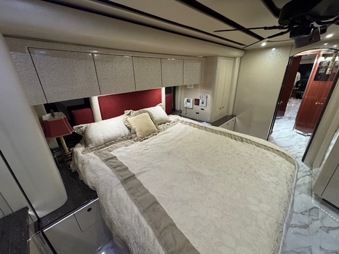 2010 Prevost Featherlite H3-45 For Sale