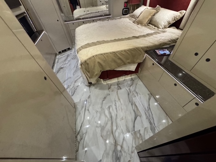 2010 Prevost Featherlite H3-45 For Sale