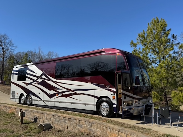 2010 Prevost Featherlite H3-45 For Sale