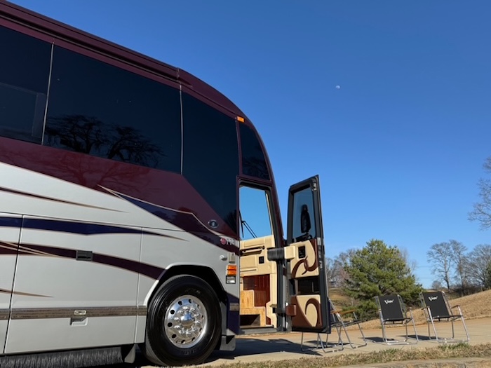 2010 Prevost Featherlite H3-45 For Sale