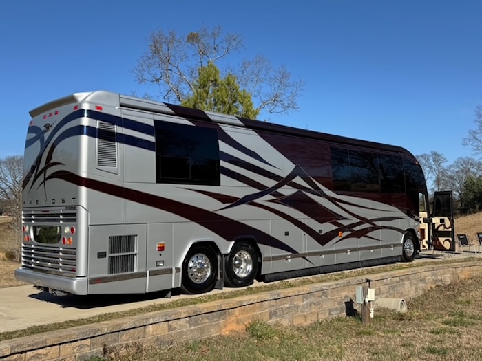 2010 Prevost Featherlite H3-45 For Sale