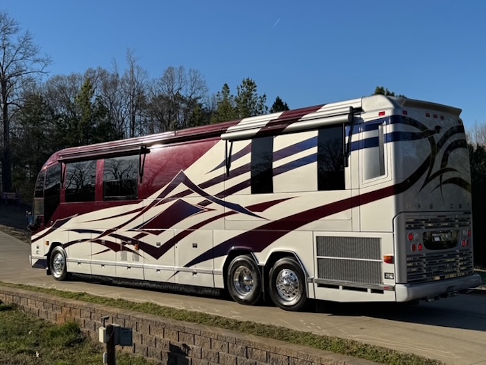 2010 Prevost Featherlite H3-45 For Sale