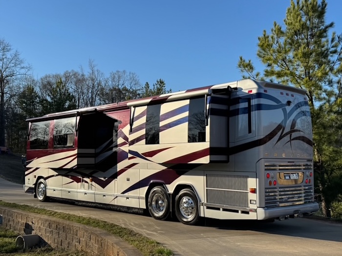 2010 Prevost Featherlite H3-45 For Sale
