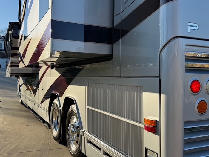 2010 Prevost Featherlite H3-45 For Sale