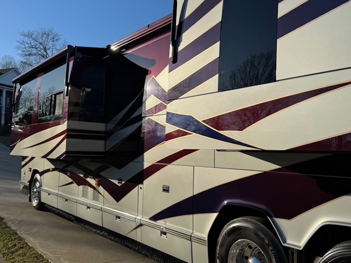 2010 Prevost Featherlite H3-45 For Sale