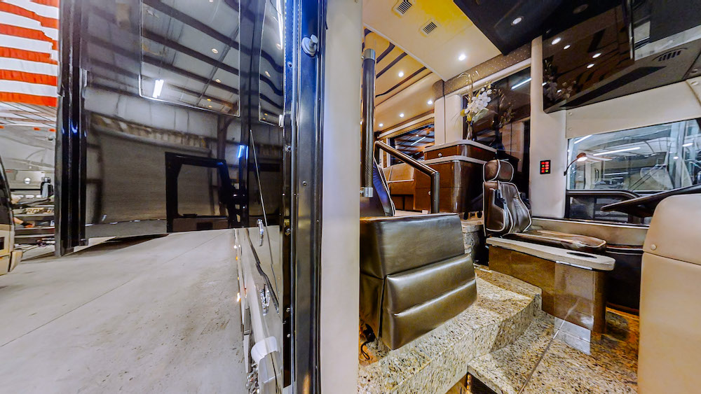 2010 Prevost Featherlite H3-45 For Sale