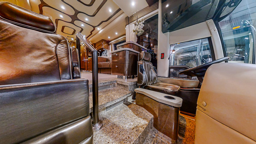 2010 Prevost Featherlite H3-45 For Sale