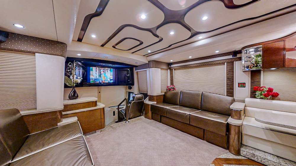 2010 Prevost Featherlite H3-45 For Sale