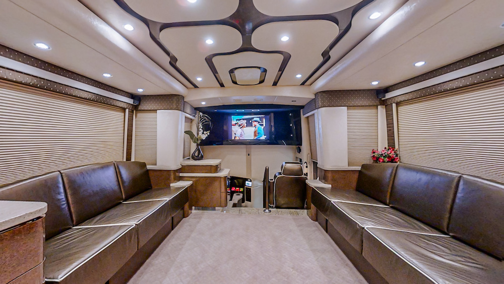 2010 Prevost Featherlite H3-45 For Sale