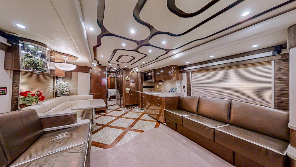 2010 Prevost Featherlite H3-45 For Sale