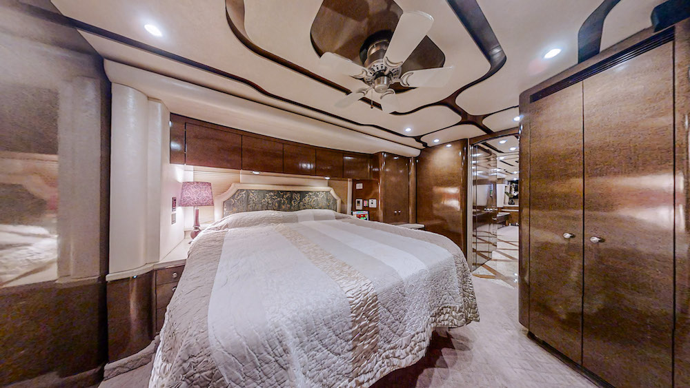 2010 Prevost Featherlite H3-45 For Sale