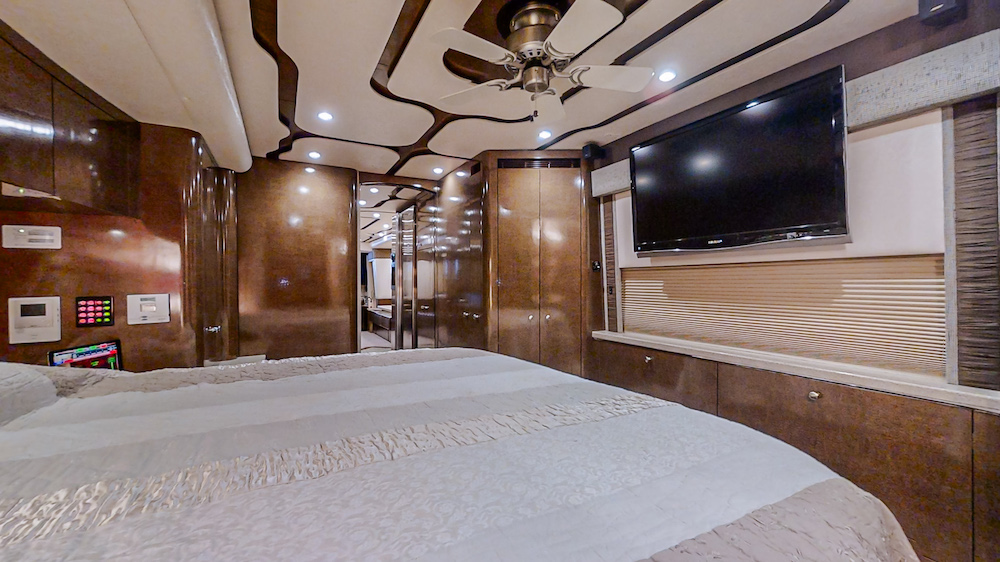 2010 Prevost Featherlite H3-45 For Sale