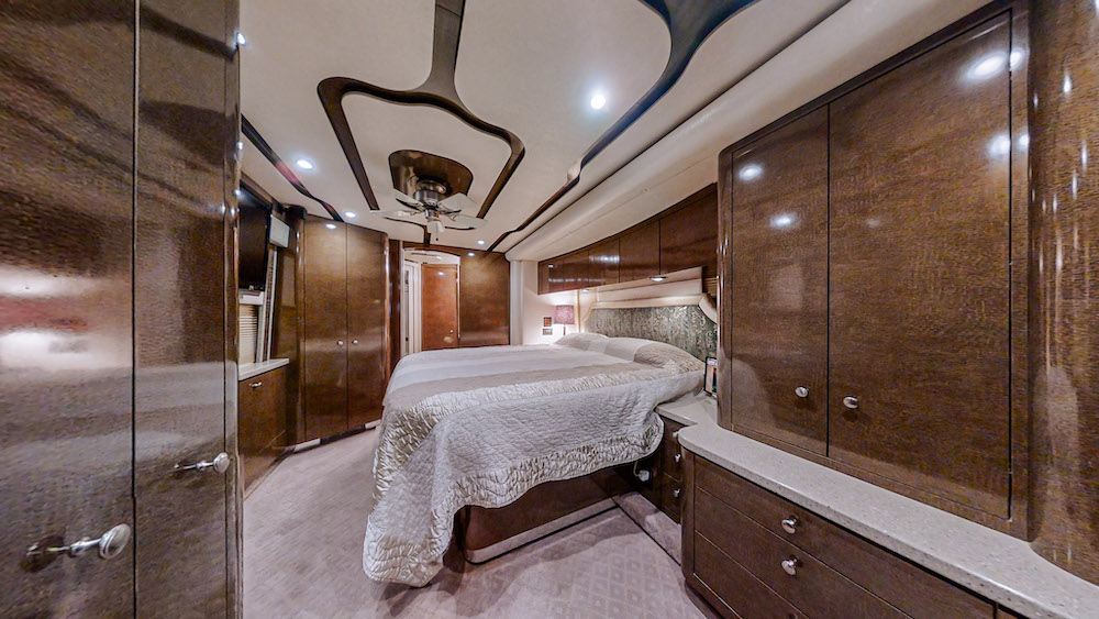 2010 Prevost Featherlite H3-45 For Sale