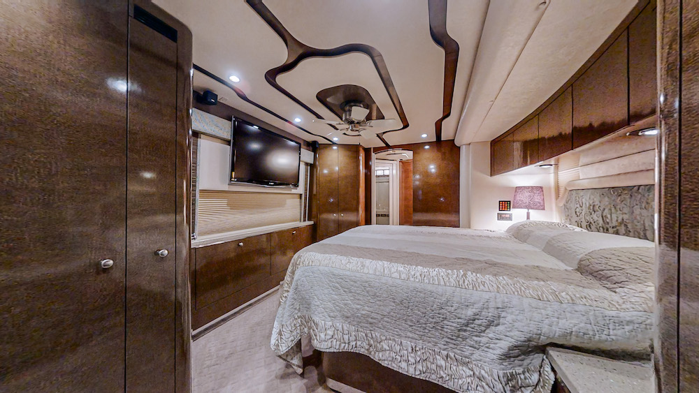 2010 Prevost Featherlite H3-45 For Sale