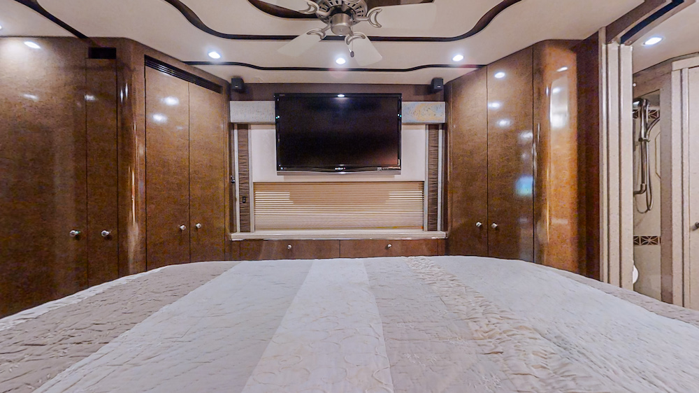 2010 Prevost Featherlite H3-45 For Sale