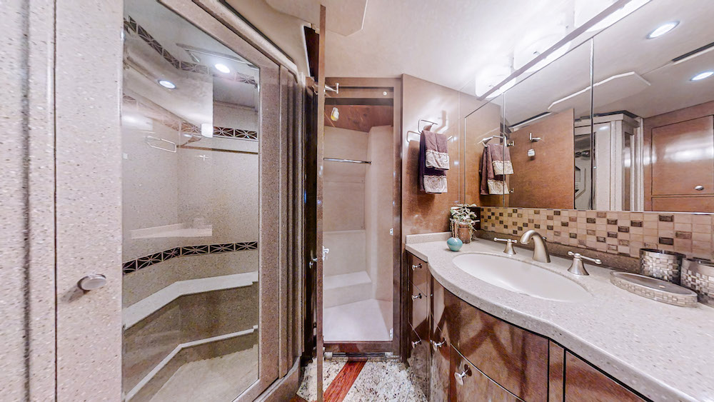 2010 Prevost Featherlite H3-45 For Sale