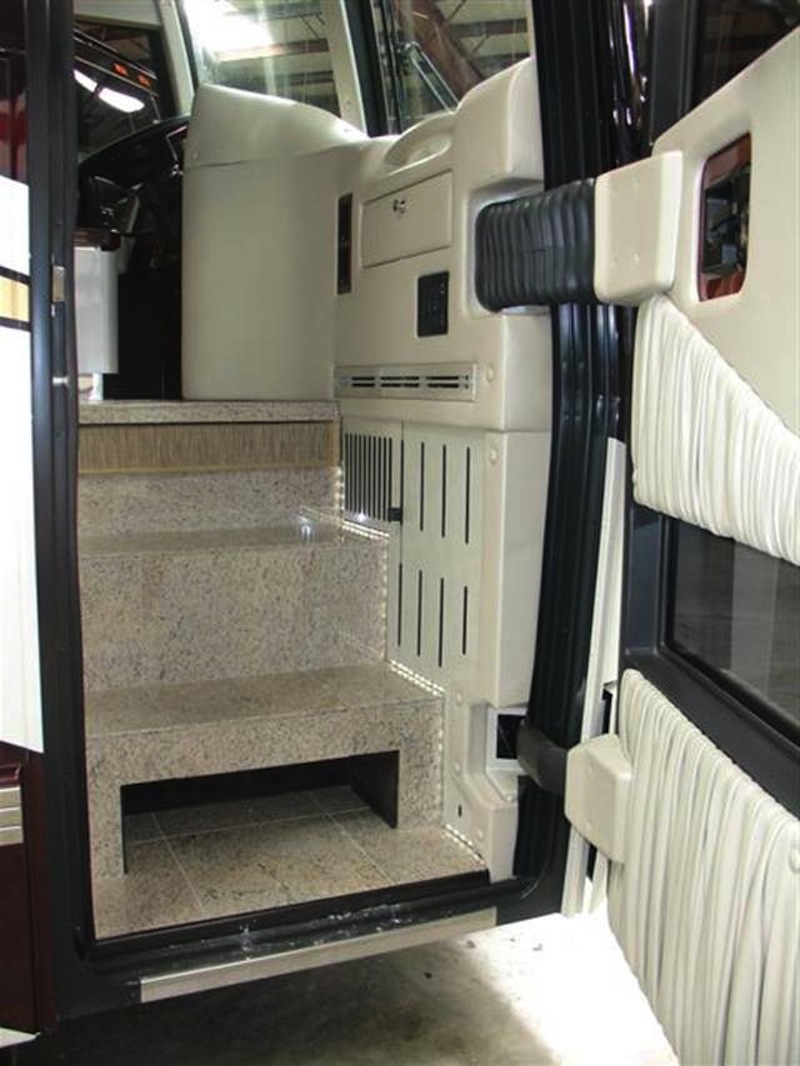 2010 Prevost Featherlite H3-45 For Sale