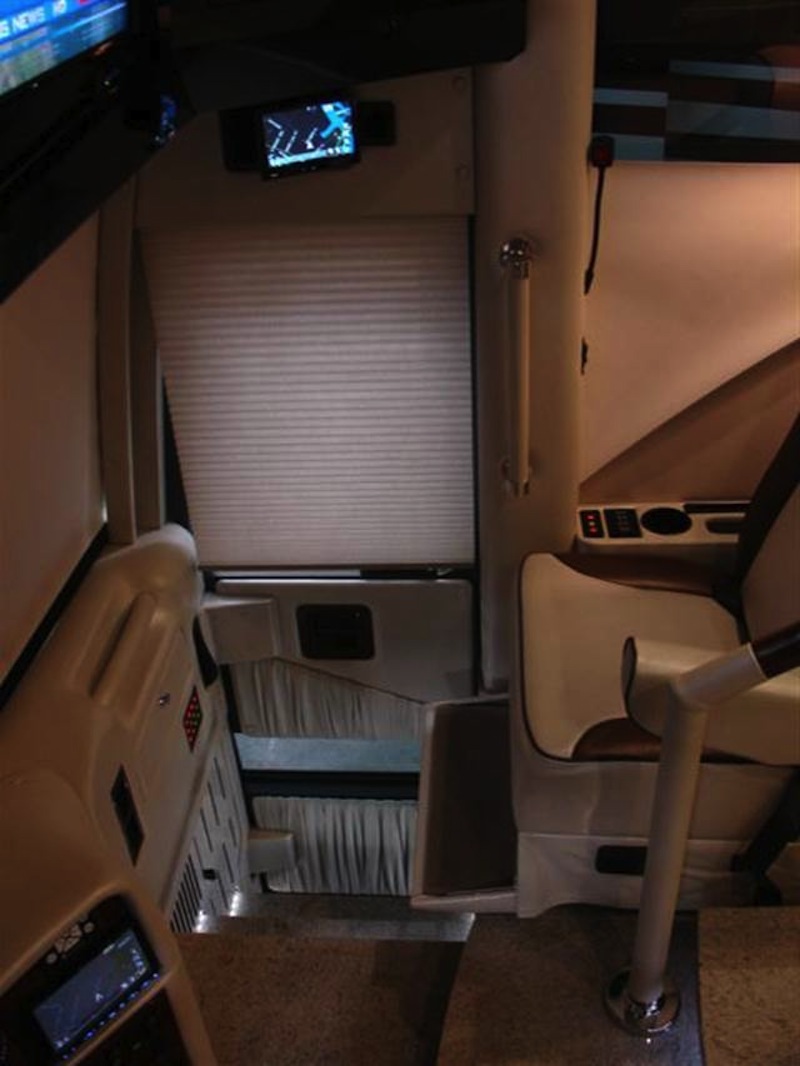 2010 Prevost Featherlite H3-45 For Sale