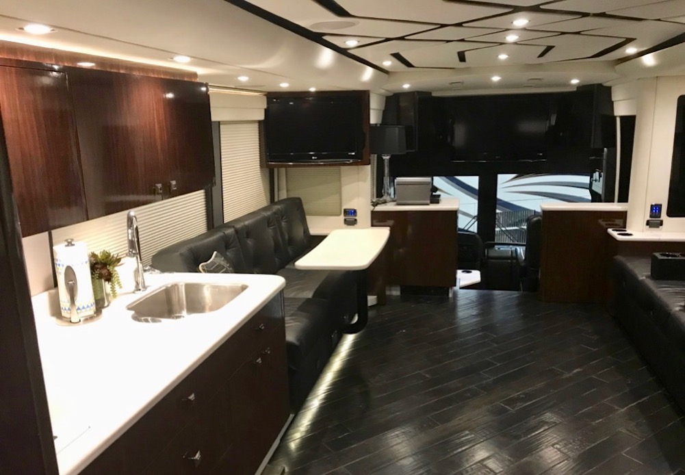 2010 Prevost Legacy H3-45 For Sale