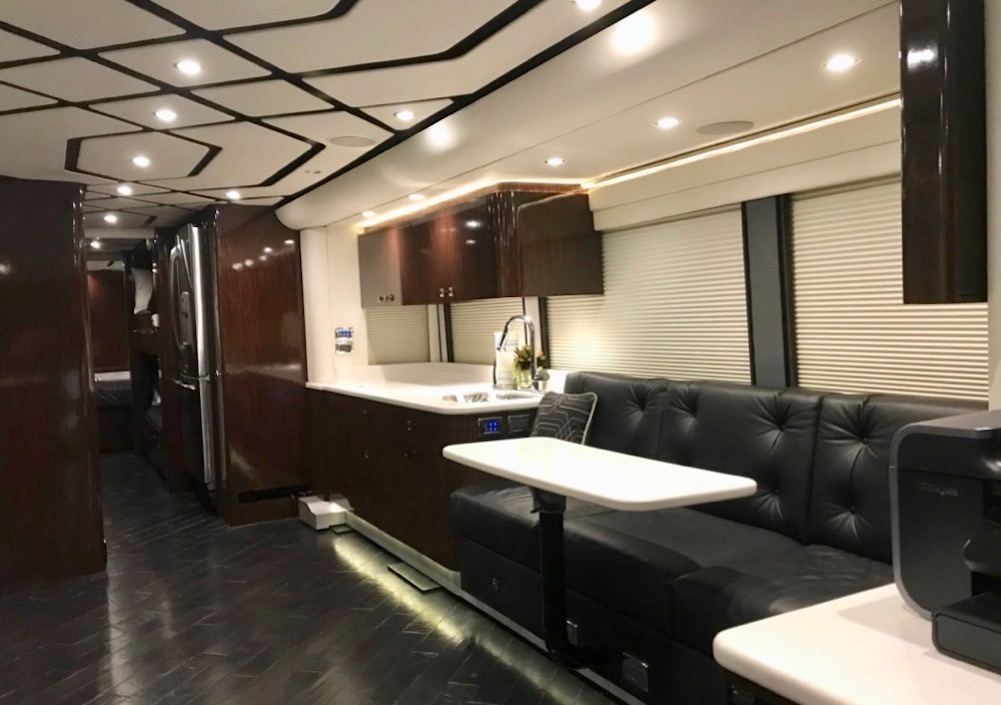 2010 Prevost Legacy H3-45 For Sale