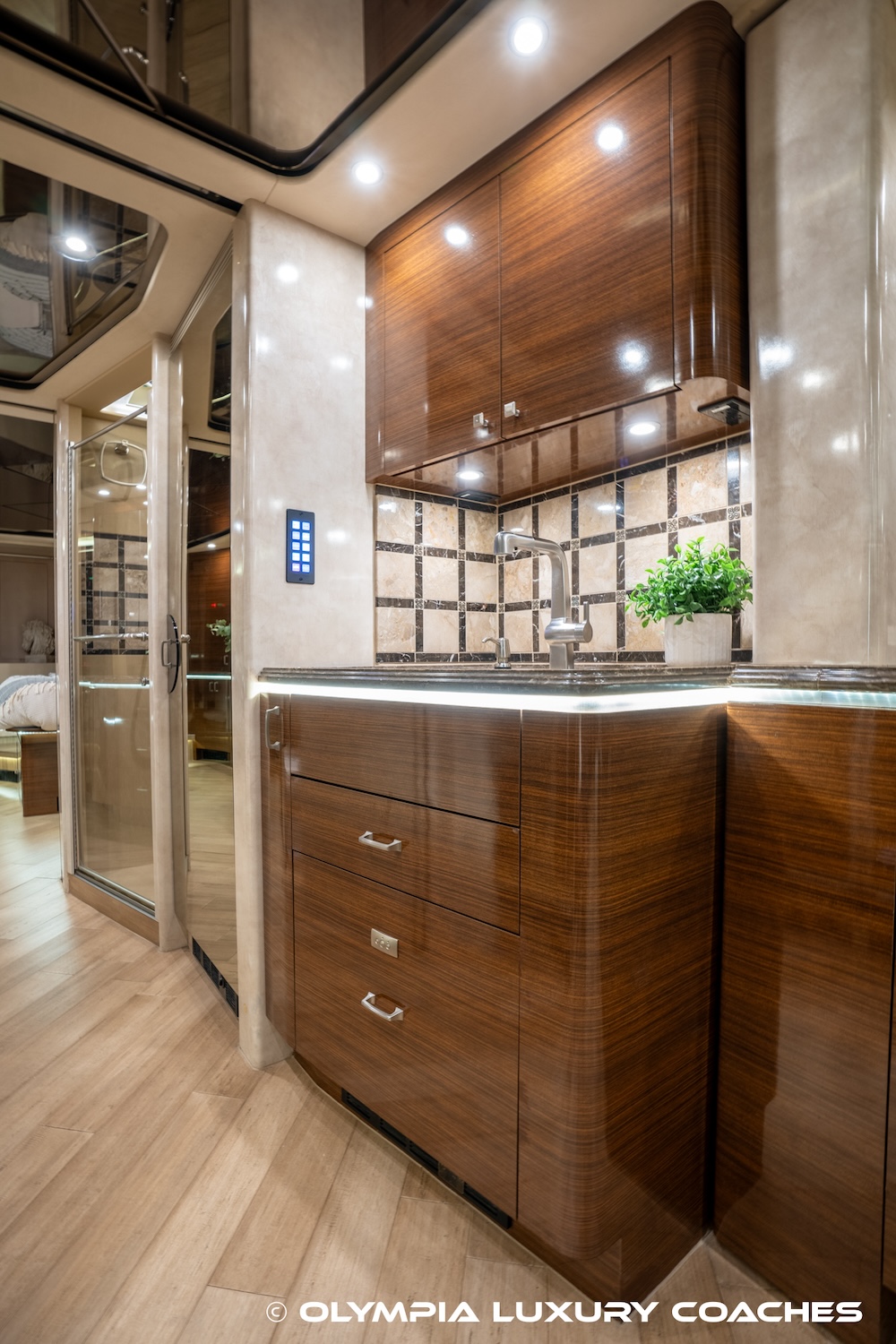 2010 Prevost Marathon XLII For Sale