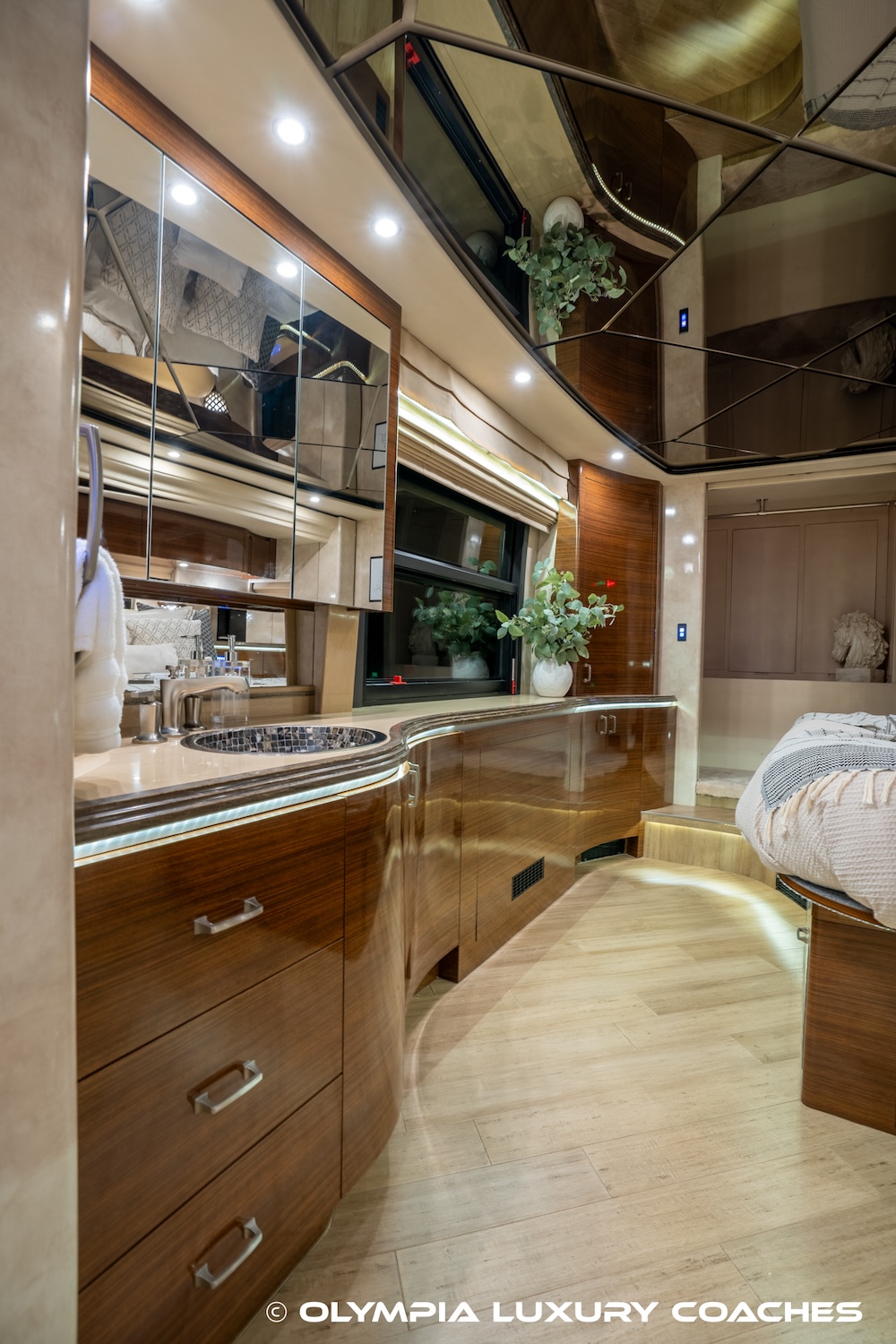 2010 Prevost Marathon XLII For Sale