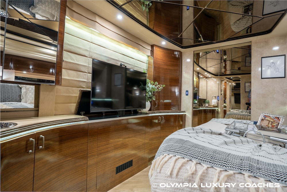 2010 Prevost Marathon XLII For Sale