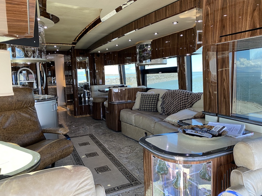 2010 Prevost Parliament H3-45 For Sale