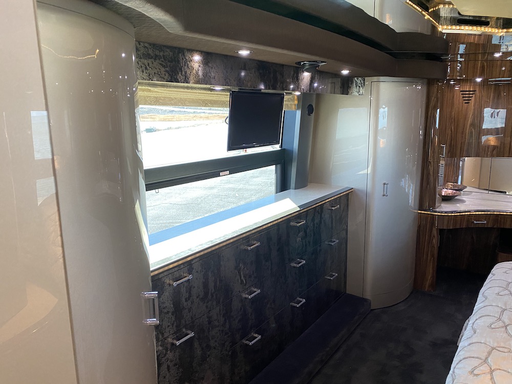 2010 Prevost Parliament H3-45 For Sale