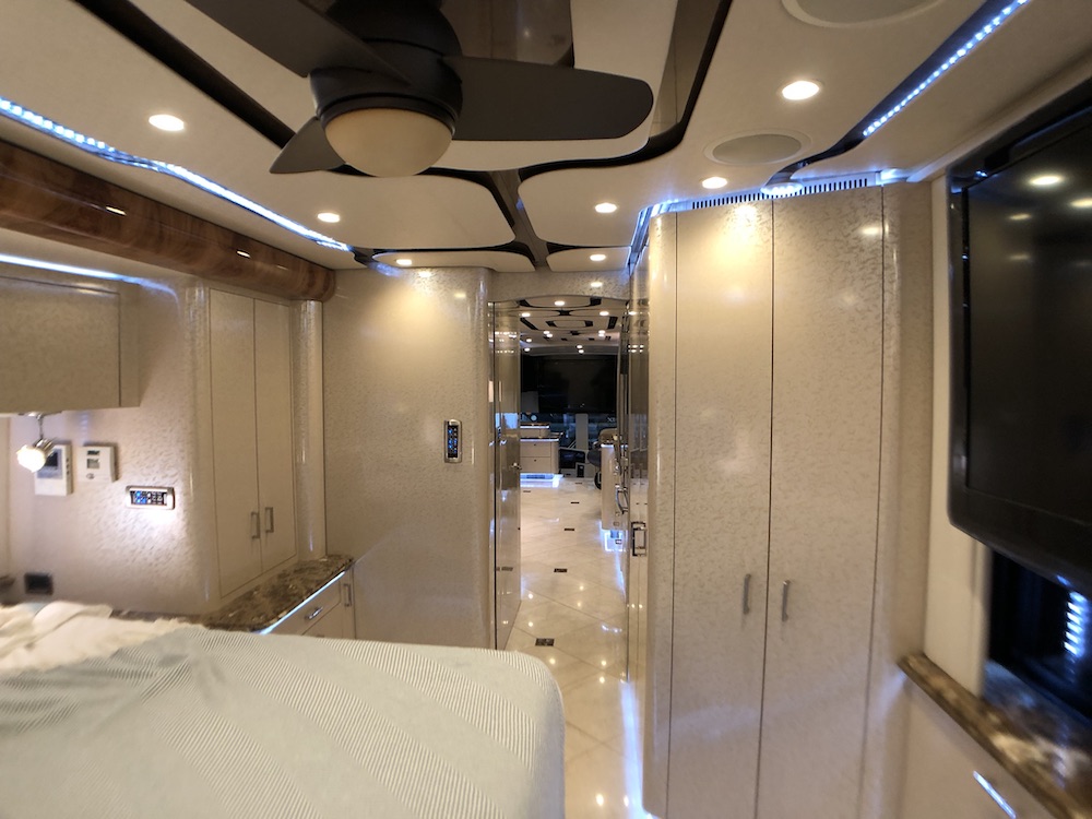 2011 Prevost Featherlite H3-45 For Sale