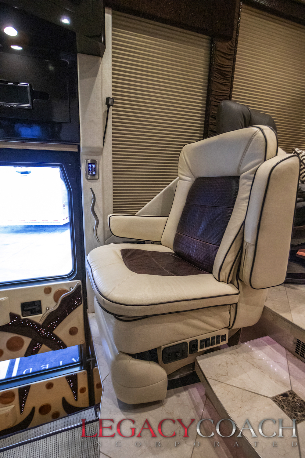 2011 Prevost Featherlite H3-45 For Sale