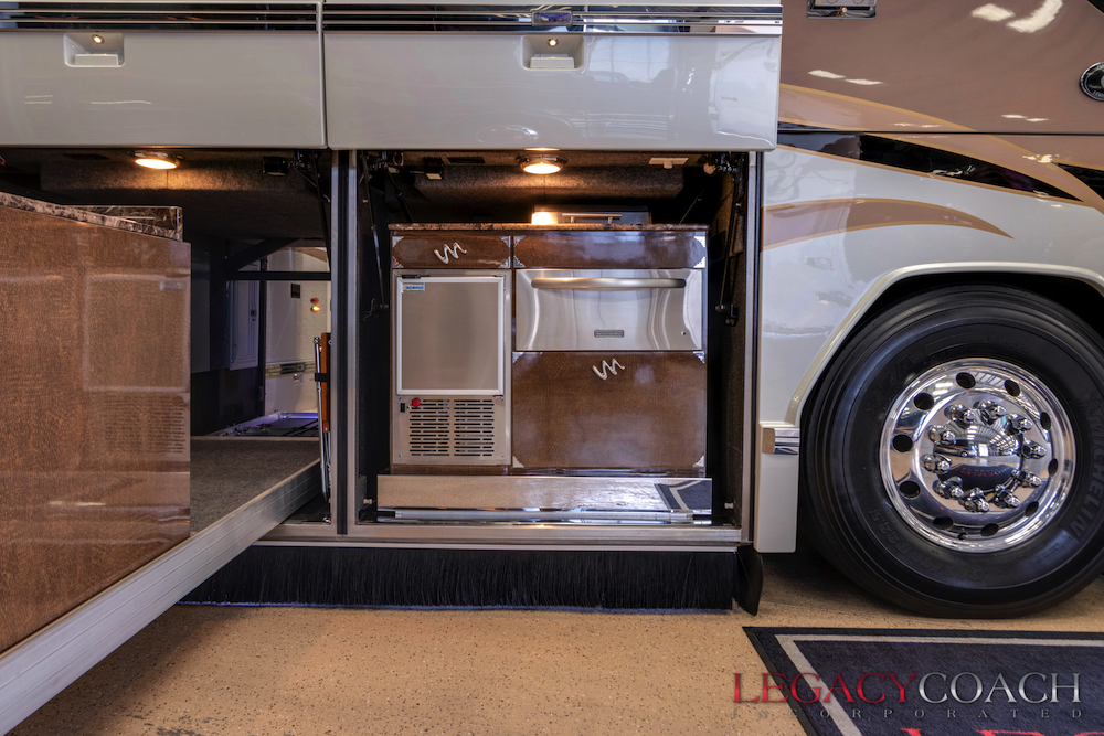 2011 Prevost Featherlite H3-45 For Sale