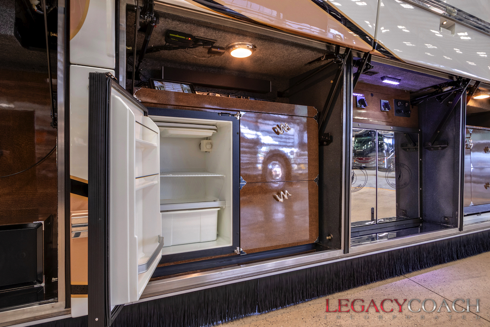 2011 Prevost Featherlite H3-45 For Sale