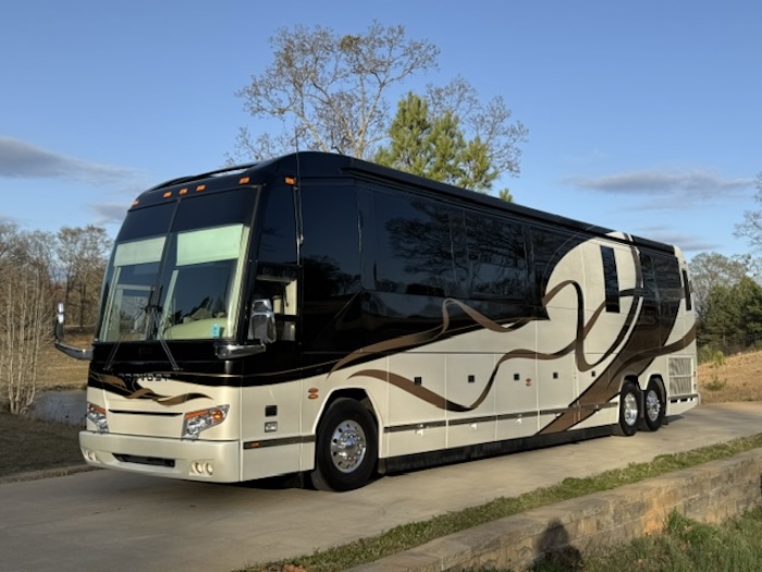 2011 Prevost Featherlite H3-45 For Sale
