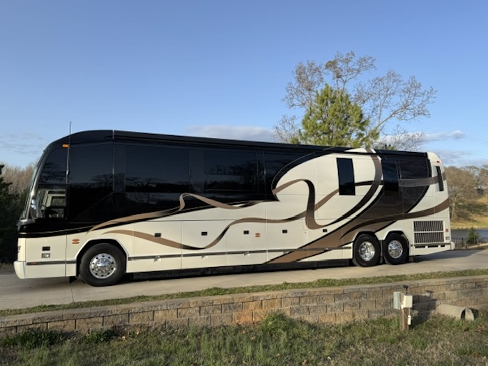 2011 Prevost Featherlite H3-45 For Sale