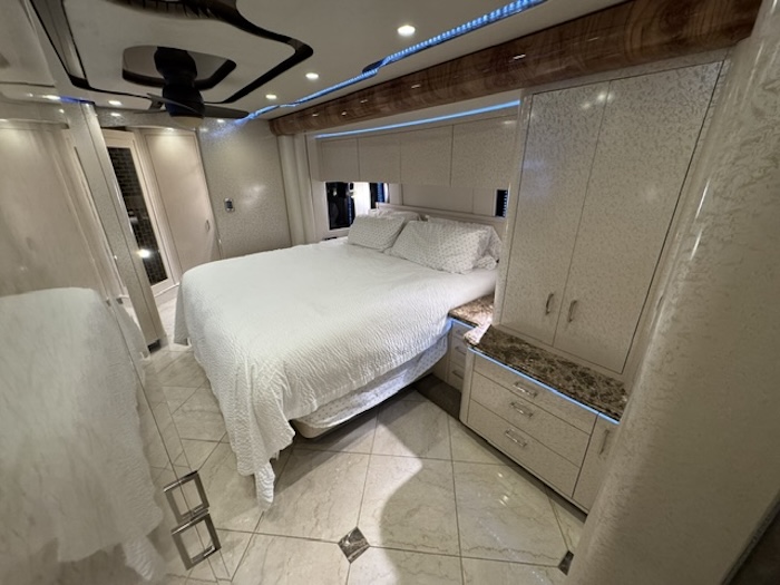 2011 Prevost Featherlite H3-45 For Sale