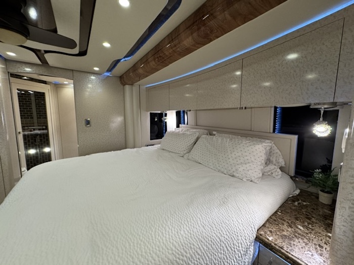2011 Prevost Featherlite H3-45 For Sale