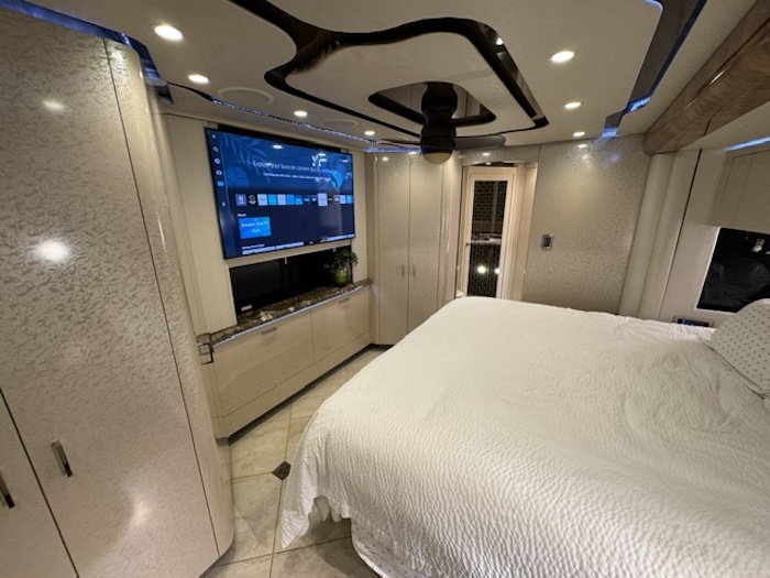 2011 Prevost Featherlite H3-45 For Sale