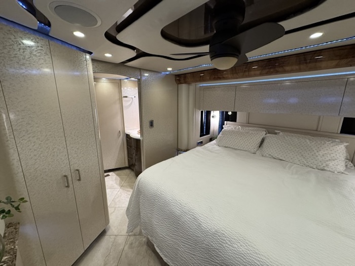 2011 Prevost Featherlite H3-45 For Sale