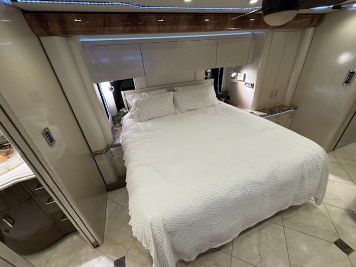 2011 Prevost Featherlite H3-45 For Sale