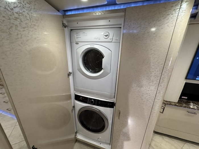 2011 Prevost Featherlite H3-45 For Sale