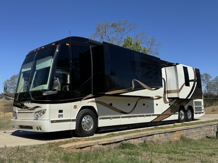 2011 Prevost Featherlite H3-45 For Sale