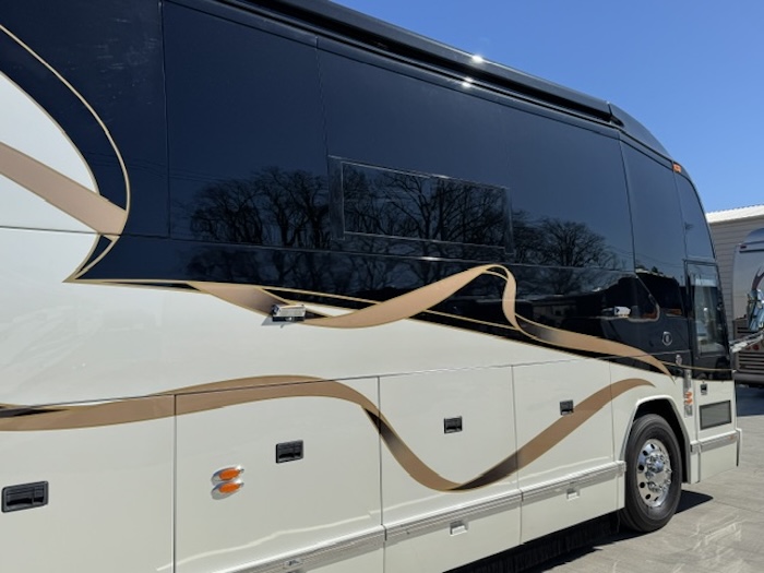 2011 Prevost Featherlite H3-45 For Sale