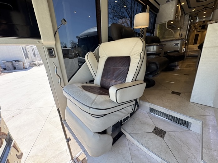 2011 Prevost Featherlite H3-45 For Sale